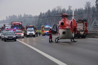 Pforzheim: toedlicher Verkehrsunfall auf der A8 kurz vor Pforzheim Sued